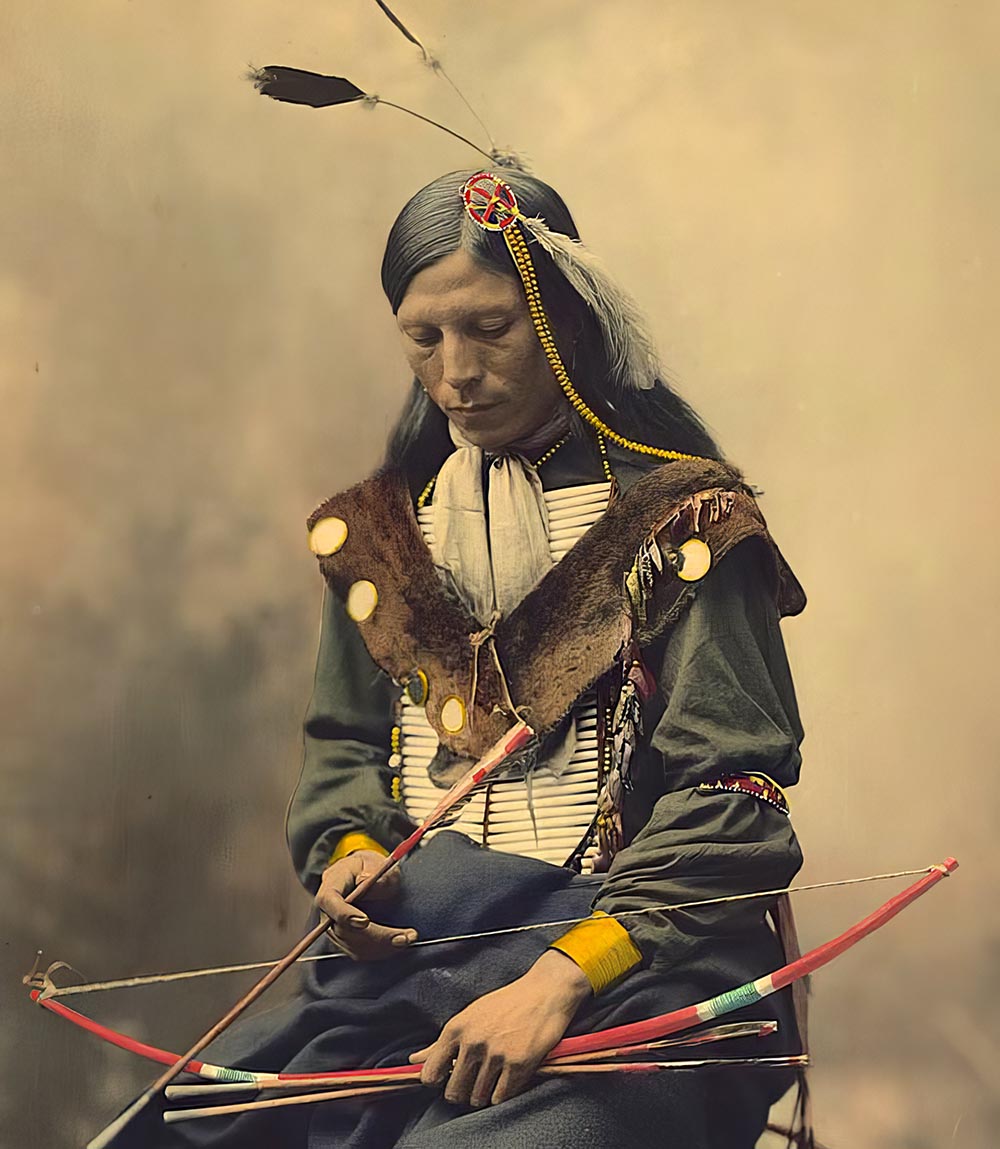 Archer Amérindien Tirant Avec Un Arc Et Des Flèches. Chasseur D'hommes